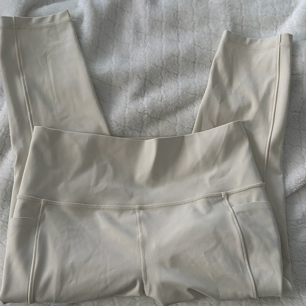 Athleta Salutation Stash High Rise Capri Legging size m - Picture 2 of 5